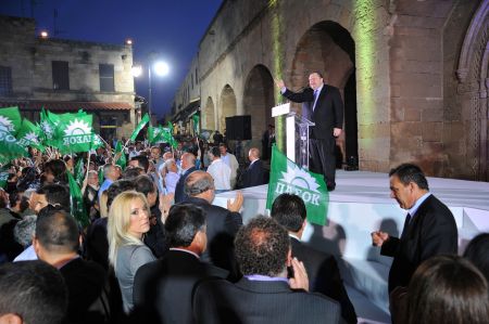 Βενιζέλος: «Να μην εξανεμιστούν οι θυσίες των πολιτών»