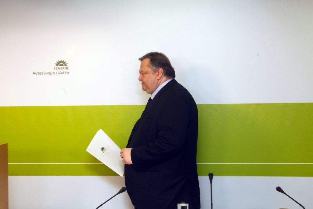 Διαλύεται και αυτοοργανώνεται από το μηδέν το ΠαΣοΚ