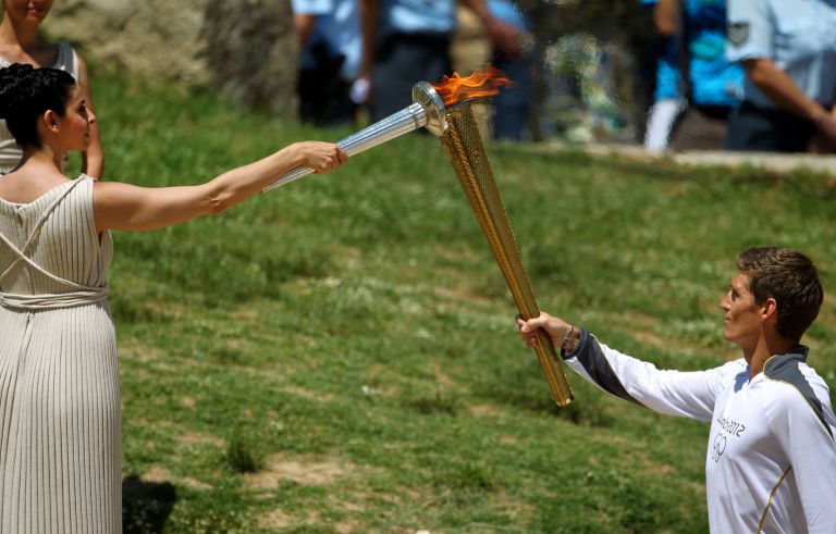 Λονδίνο 2012: Αρχισε το ταξίδι της Ολυμπιακής Φλόγας (video) | tovima.gr