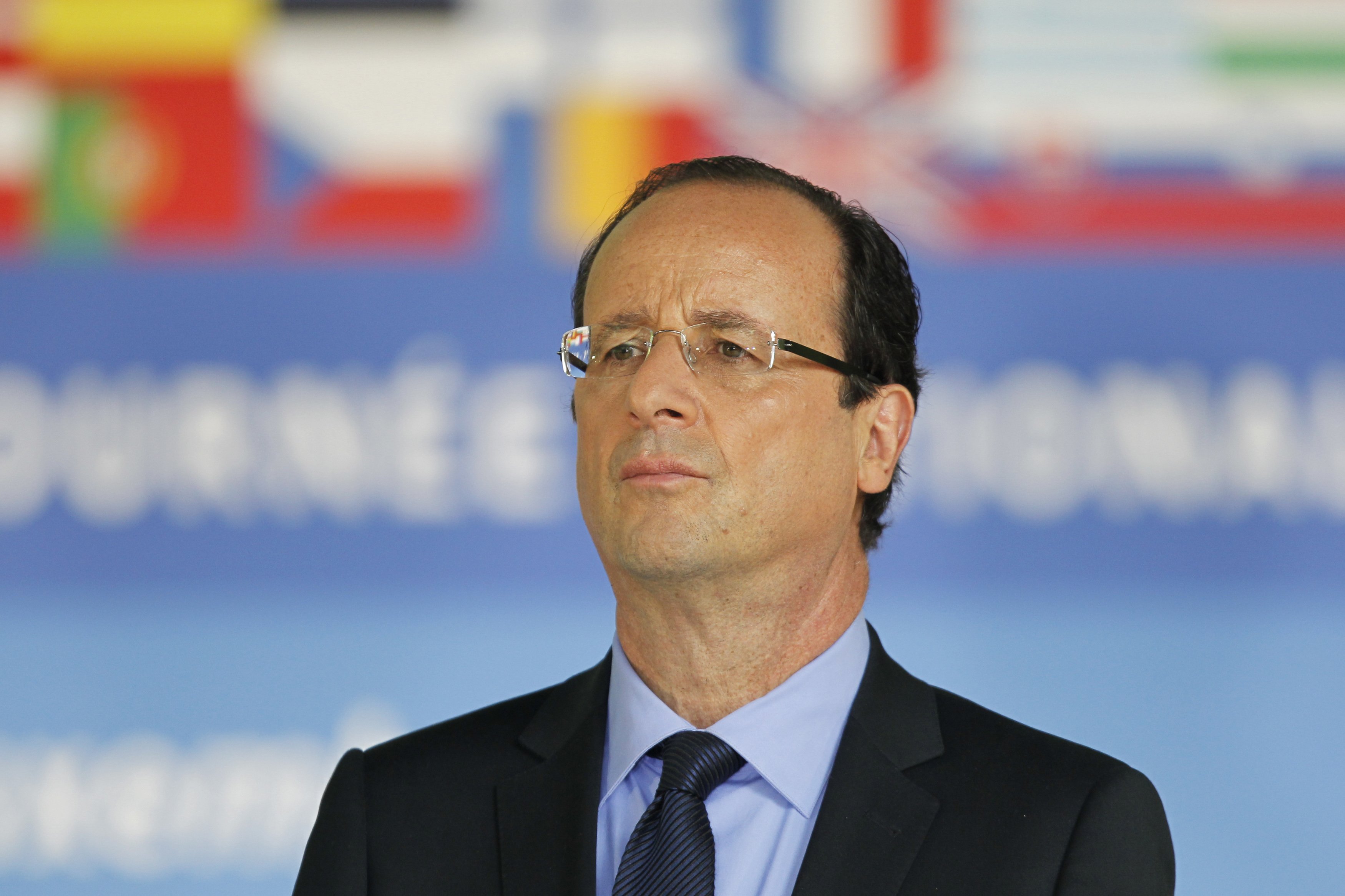 Le Monde: Δοκιμασία για τον Ολάντ η ελληνική κρίση