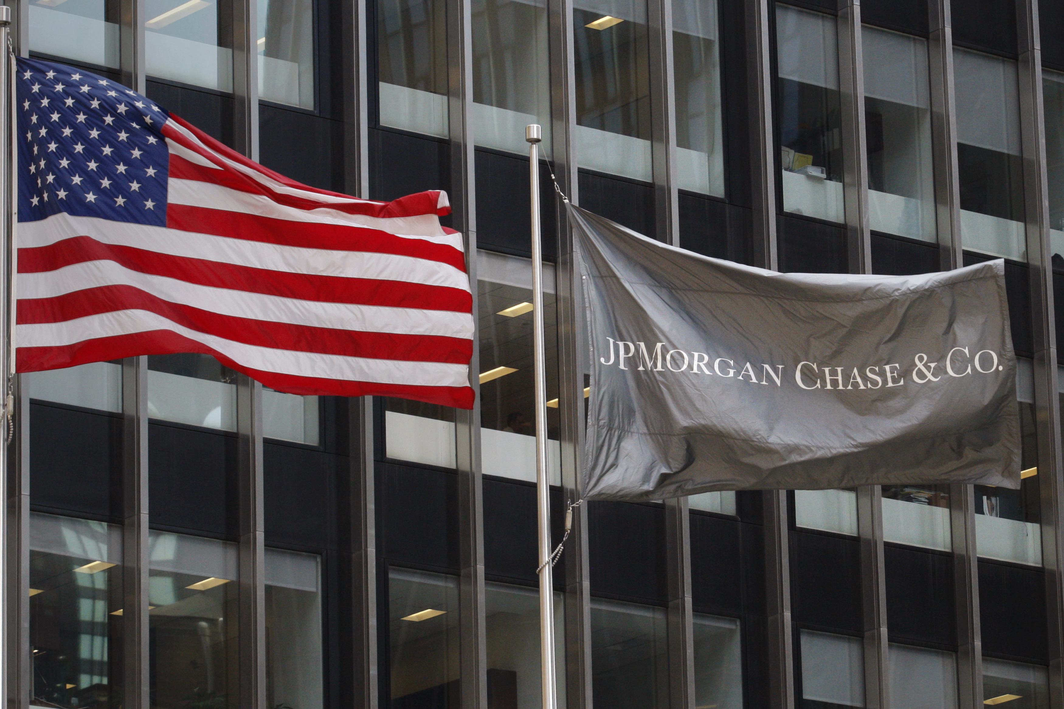 JP Morgan: Αξίζει το ρίσκο του Σαμαρά για την ΕΡΤ