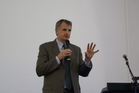 Τίμοθι Σνάιντερ: «Αγαπητοί Γερμανοί, η ευημερία σας εξαρτάται από την Ευρώπη»