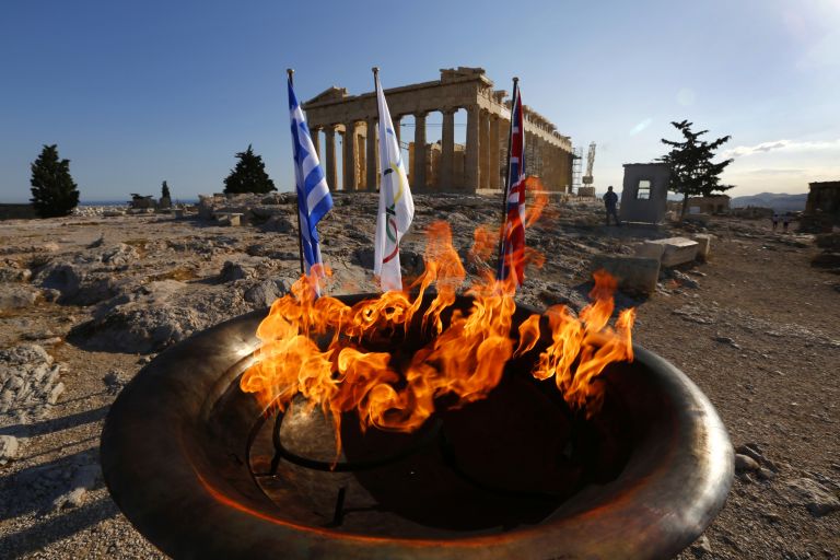 Η Ελλάδα παρέδωσε την Ολυμπιακή Φλόγα στο Λονδίνο | tovima.gr