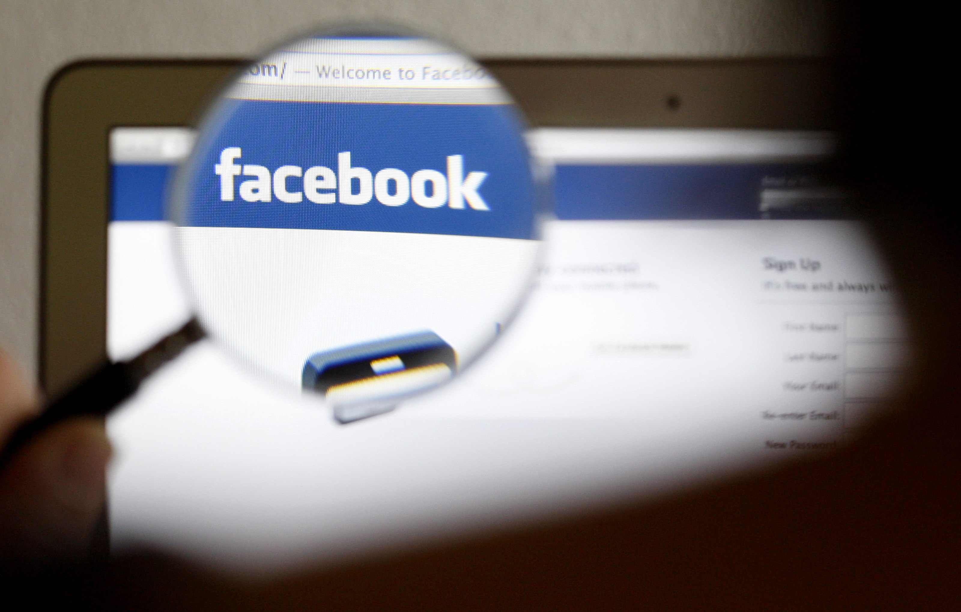 Σύλληψη χρήστη facebook «καθ’ υπόδειξη» της Χρυσής Αυγής για θρησκευτικά σχόλια