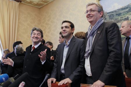 Η Ευρωπαϊκή Αριστερά καταδικάζει τις «πιέσεις» Γιουνκέρ και Βρυξελλών