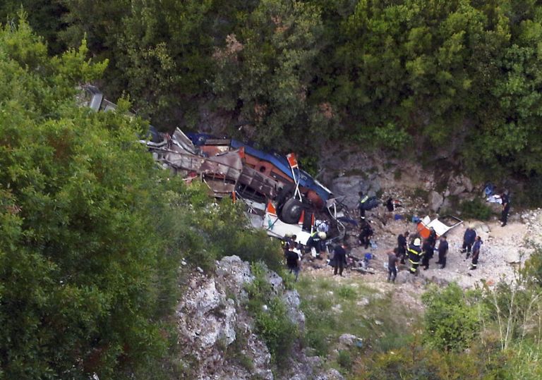 Αλβανία: Τραγωδία με λεωφορείο, 12 νεκρές φοιτήτριες | tovima.gr