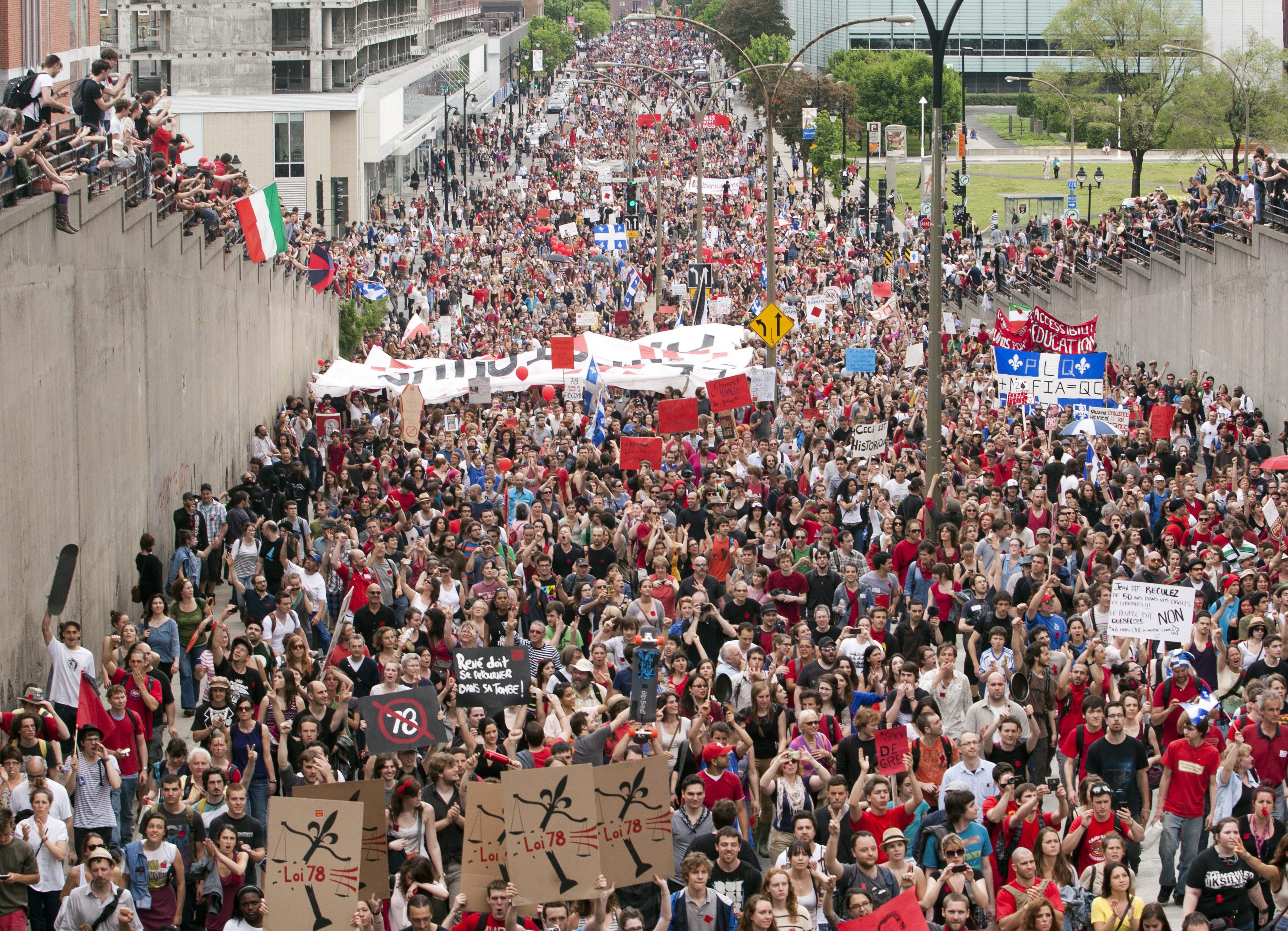 Δεκάδες χιλιάδες διαδηλωτές στους δρόμους του Μόντρεαλ