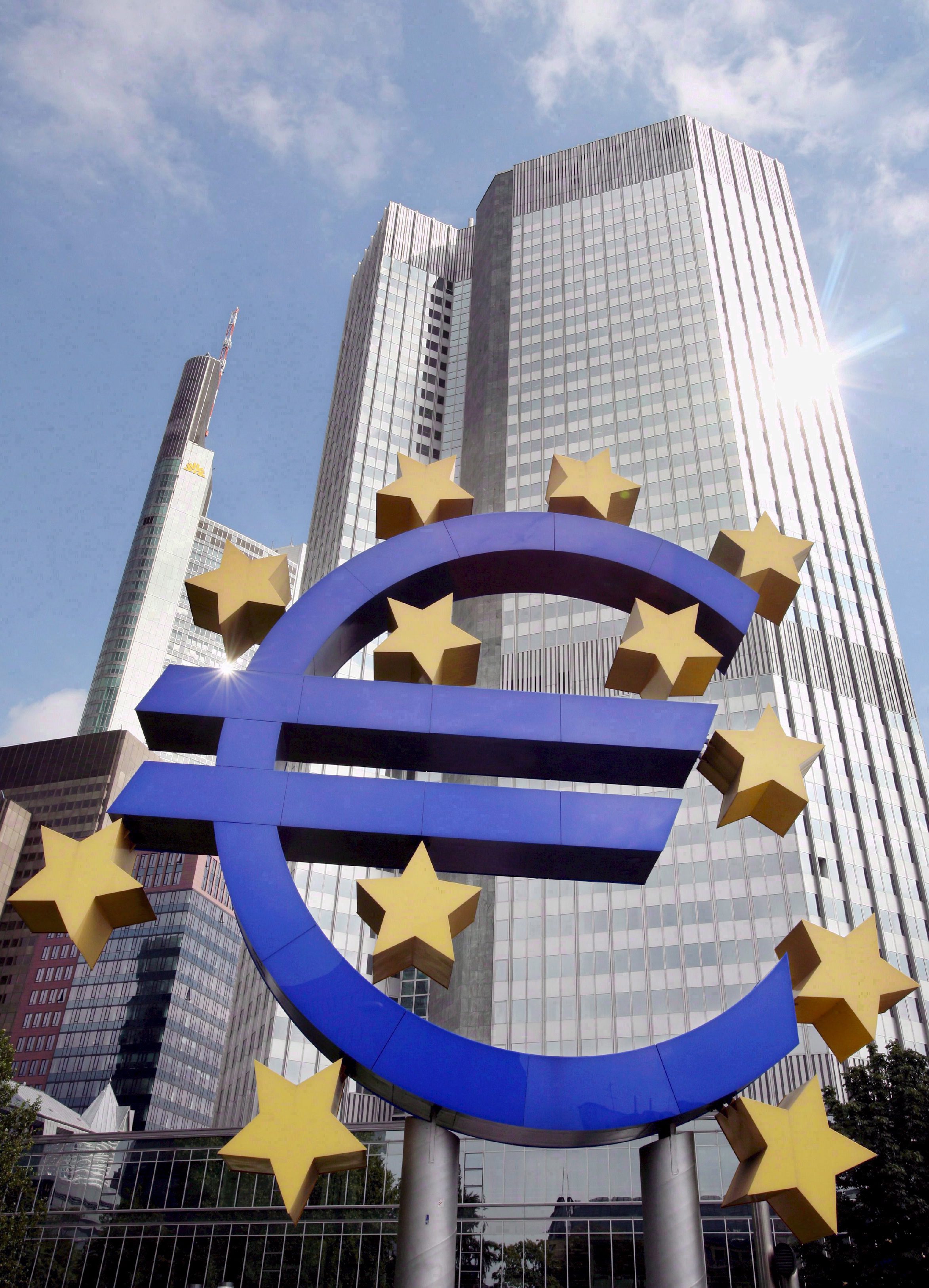 Η ΕΚΤ έχει ακόμα περιθώριο για μείωση του επιτοκίου δηλώνει ο Κερέ