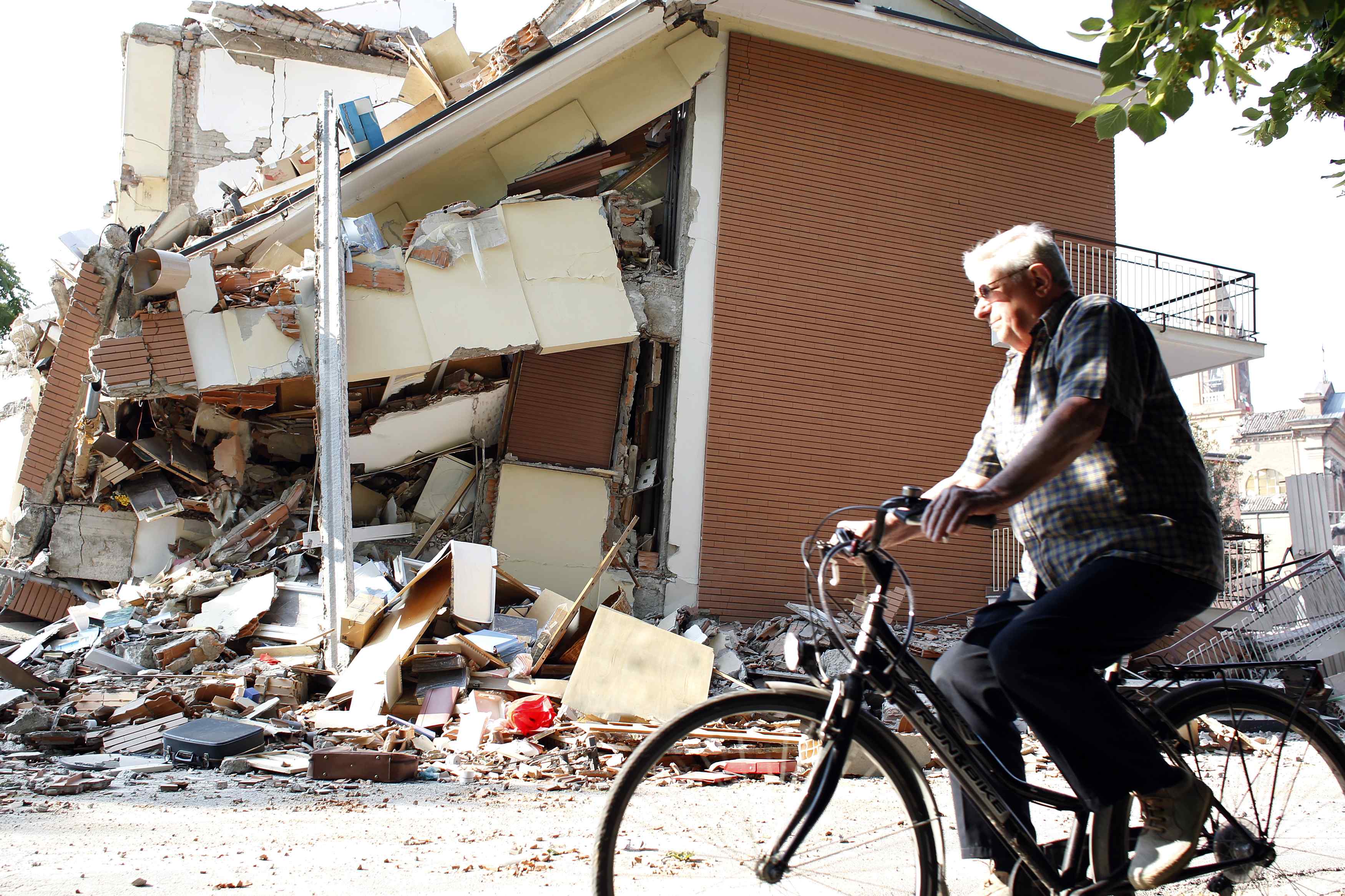Νέος σεισμός με επίκεντρο την Τοσκάνη φοβίζει τους Ιταλούς