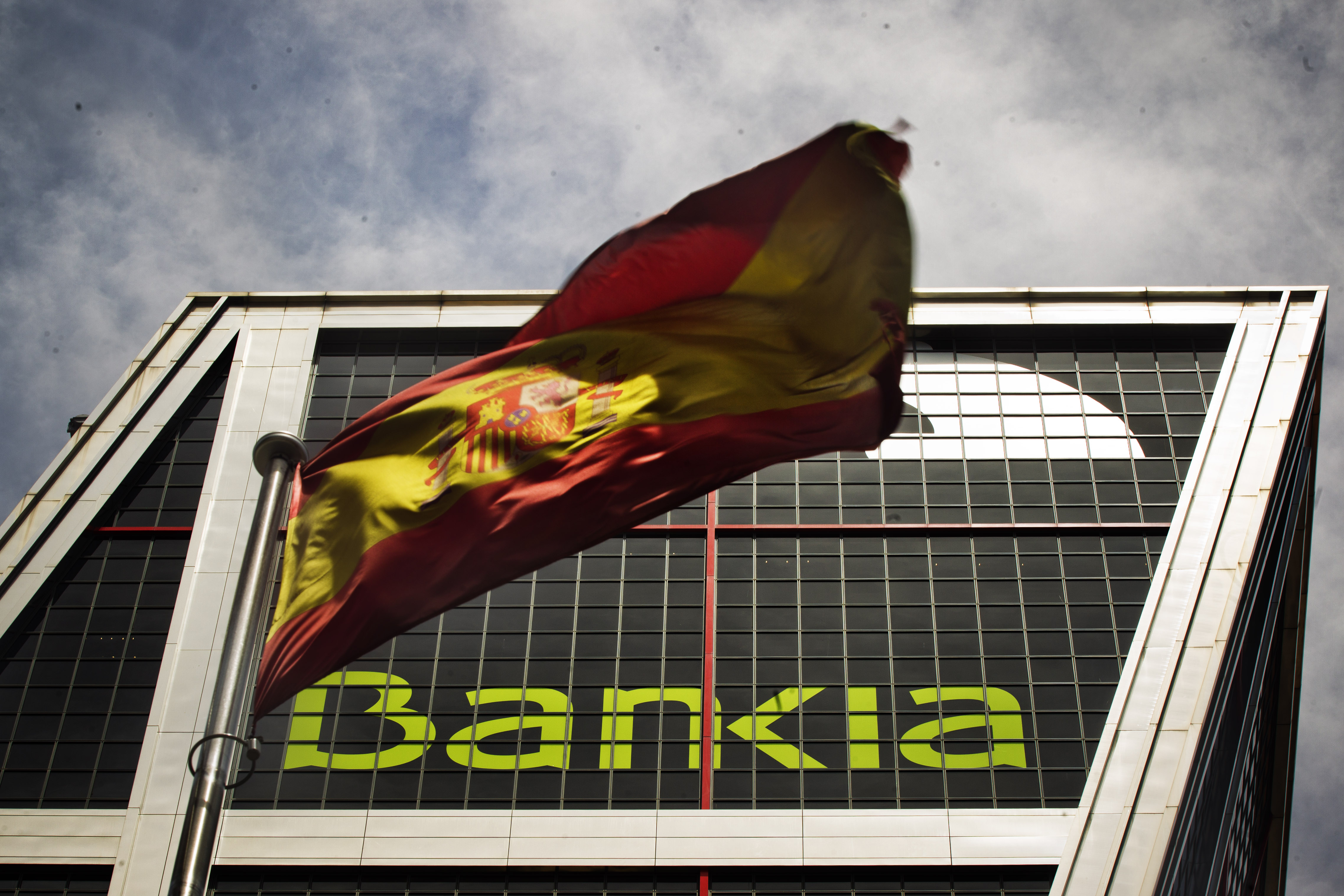«Μνημόνιο light» εξετάζουν οι Βρυξέλλες για τις ισπανικές τράπεζες