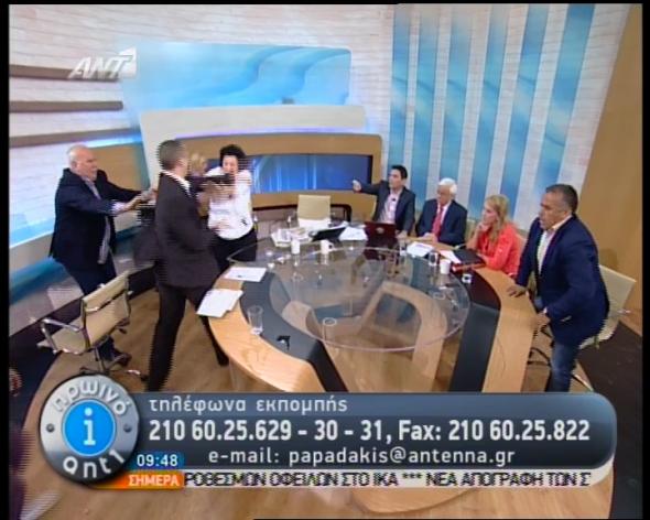 Ο βουλευτής Ηλίας Κασιδιάρης της Χρυσής Αυγής χαστούκισε τη Λιάνα Κανέλλη σε εκπομπή του Αντέννα (video)