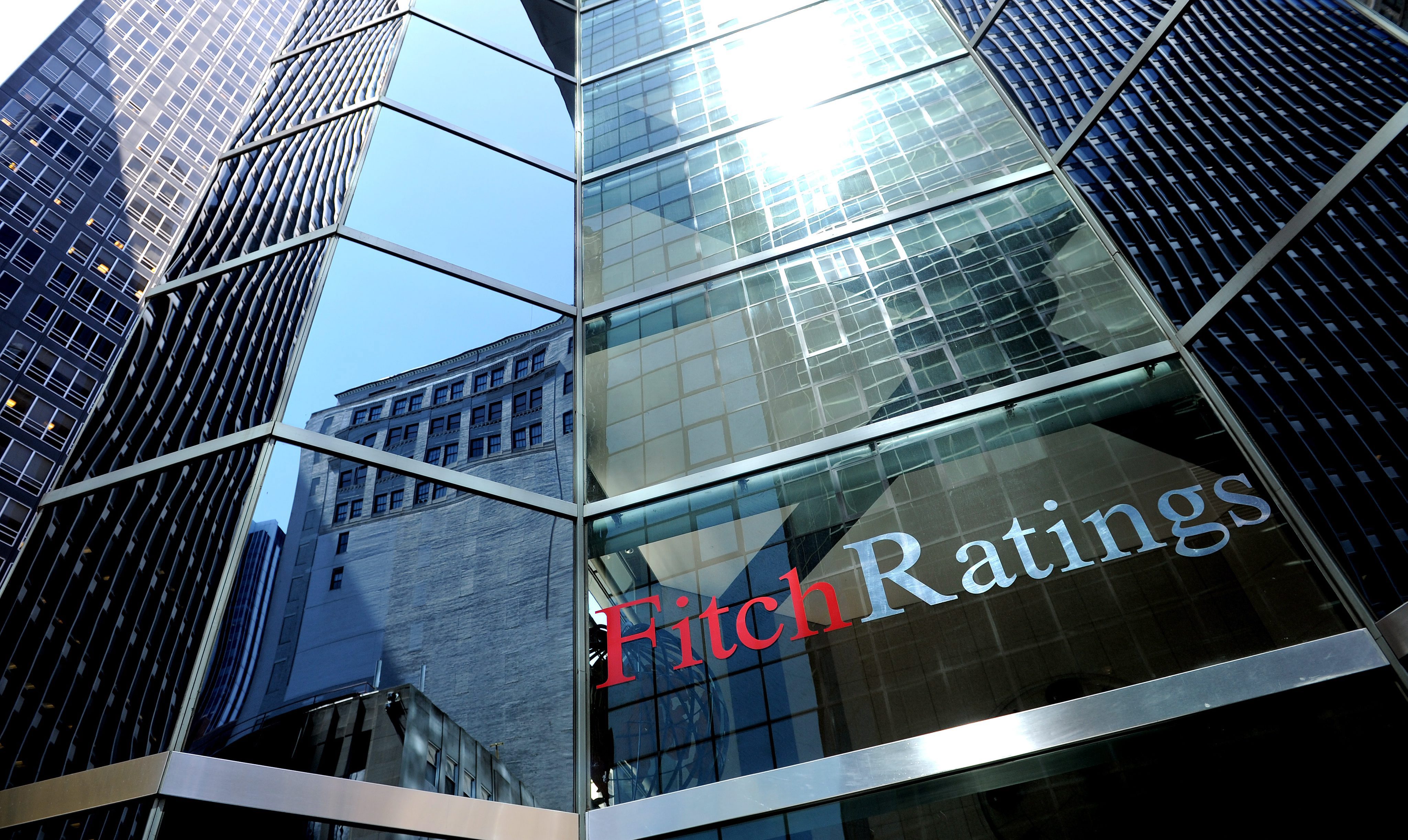 Fitch: Αναβάθμισε τις Καλυμμένες Ομολογίες των ελληνικών τραπεζών
