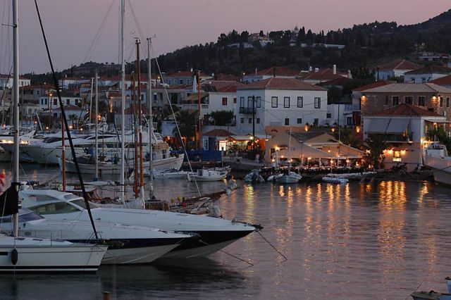 Guardian: Οι έλληνες Κροίσοι δεν γνωρίζουν κρίση