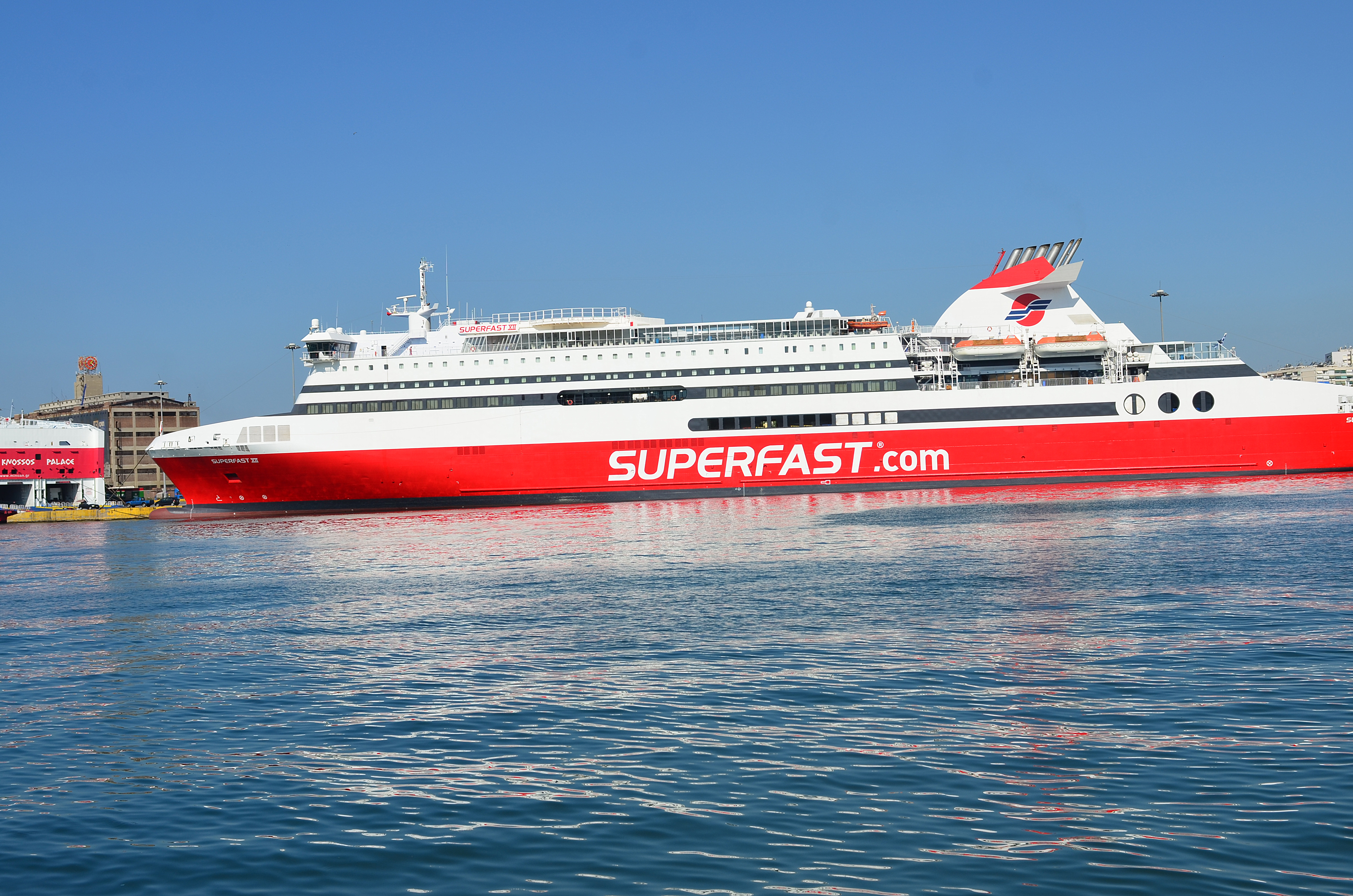 Καμία οφειλή σε εργαζόμενους από Blue Star Ferries και Superfast Ferries