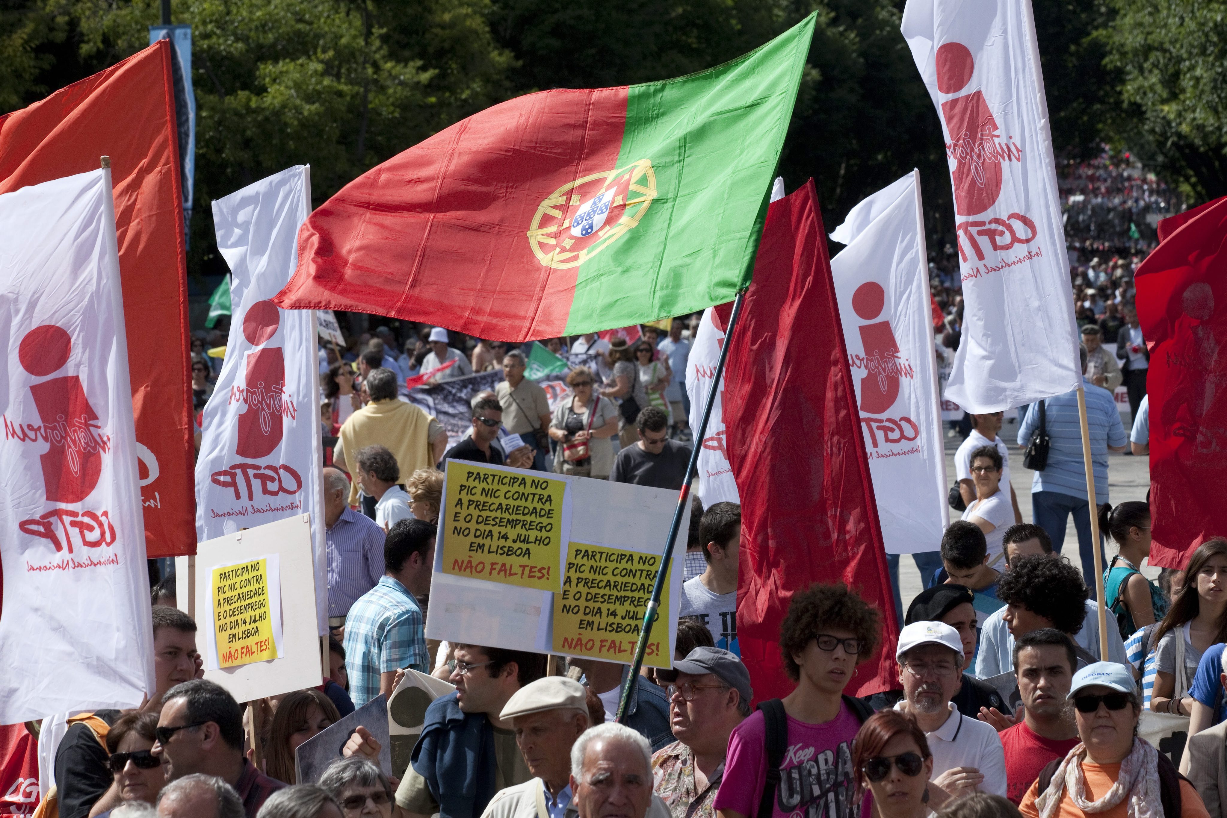 Πορτογαλία:Επανεξετάζει τα μέτρα λιτότητας μετά τις μεγάλες διαδηλώσεις