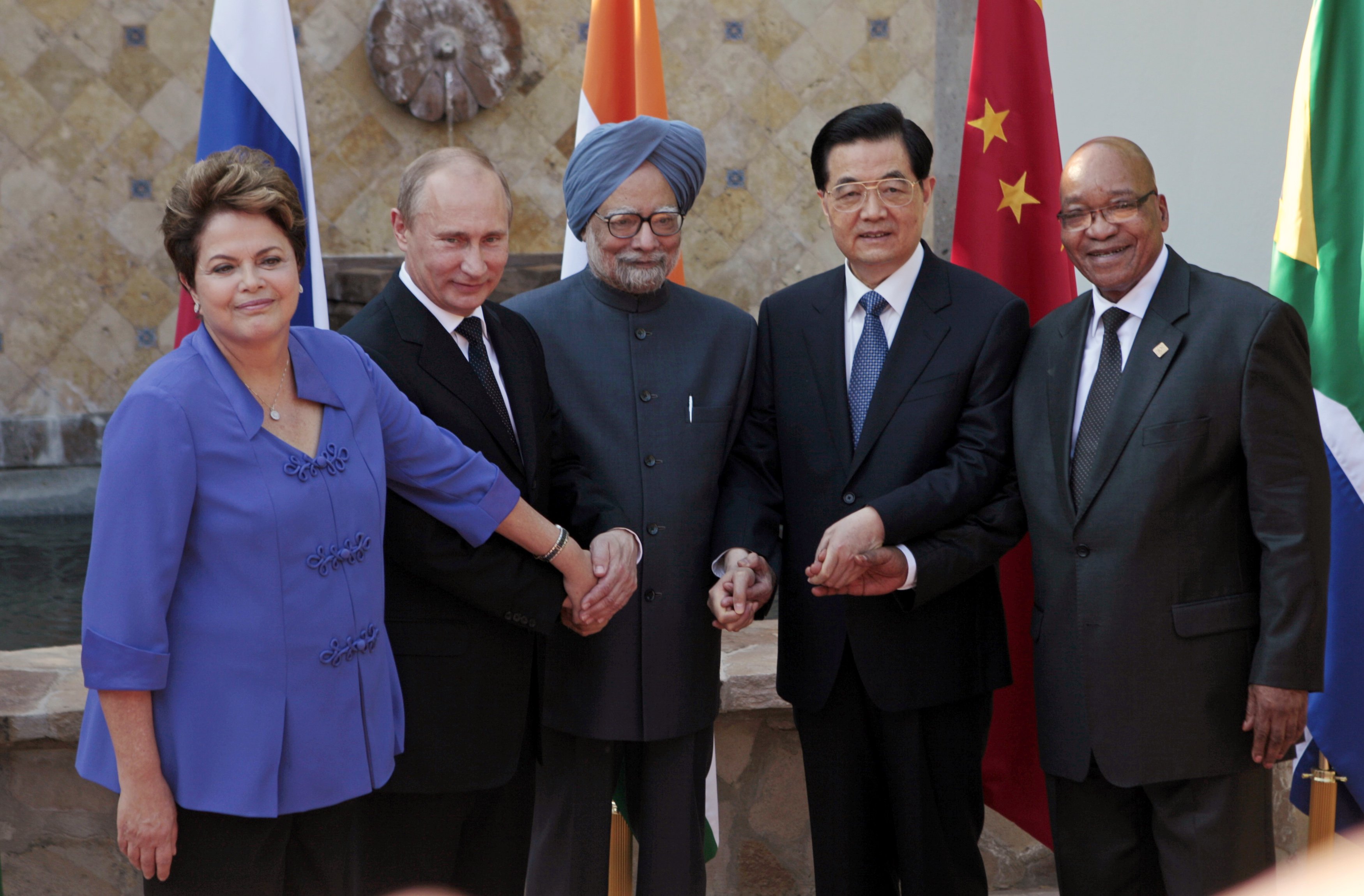Bloomberg: Οι BRICS ιδρύουν αναπτυξιακή τράπεζα και αποθεματικό ταμείο