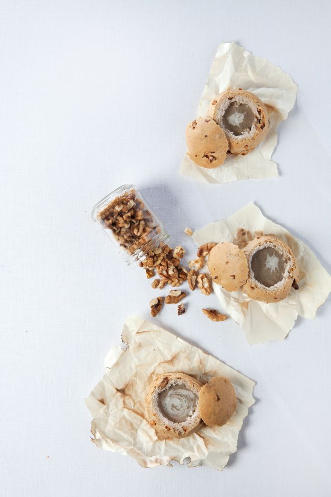 Καρυδόψωµα γεµιστά µε µανιταρόσουπα