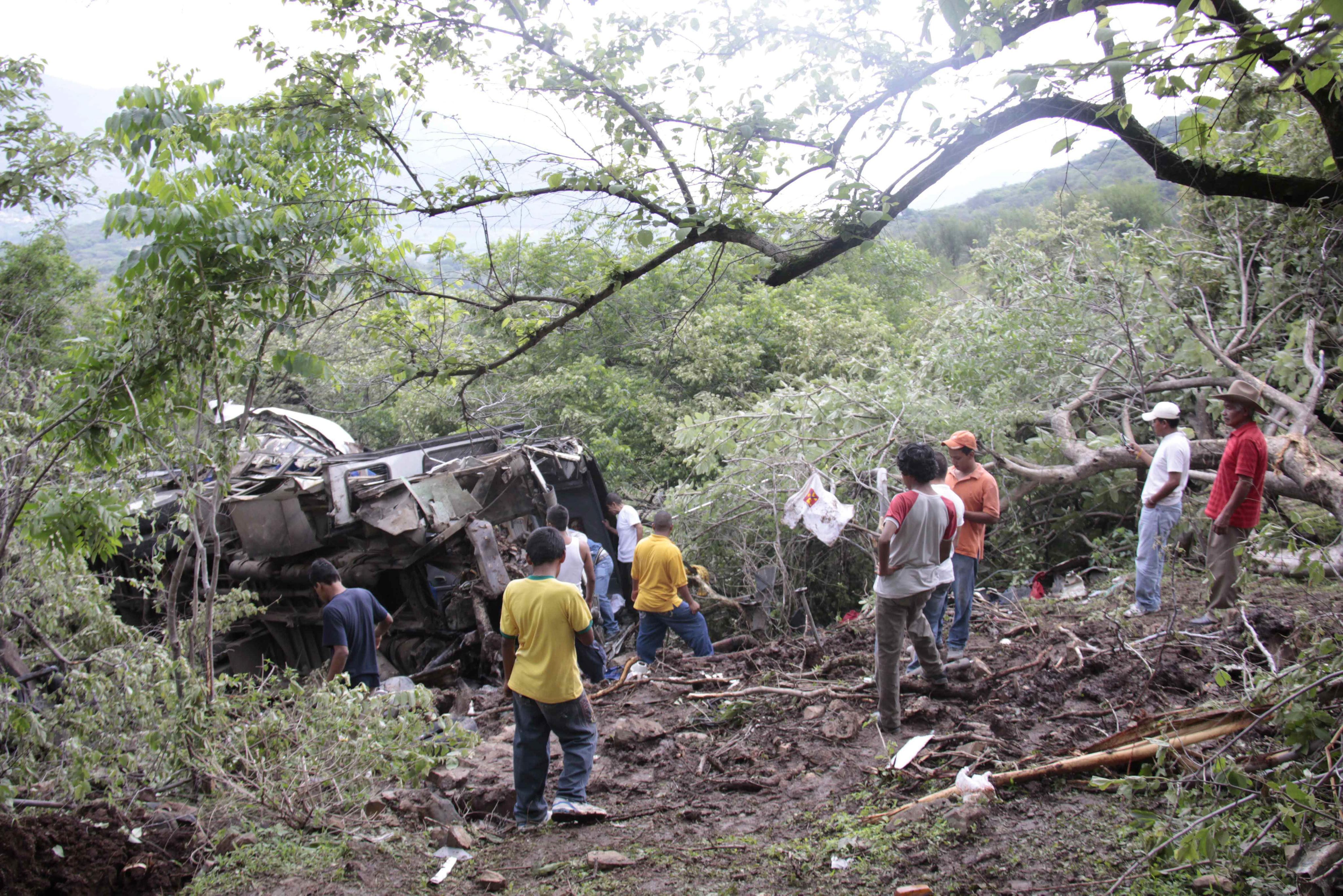 Μεξικό: Λεωφορείο ανατράπηκε και έπεσε σε γκρεμό – 32 οι νεκροί