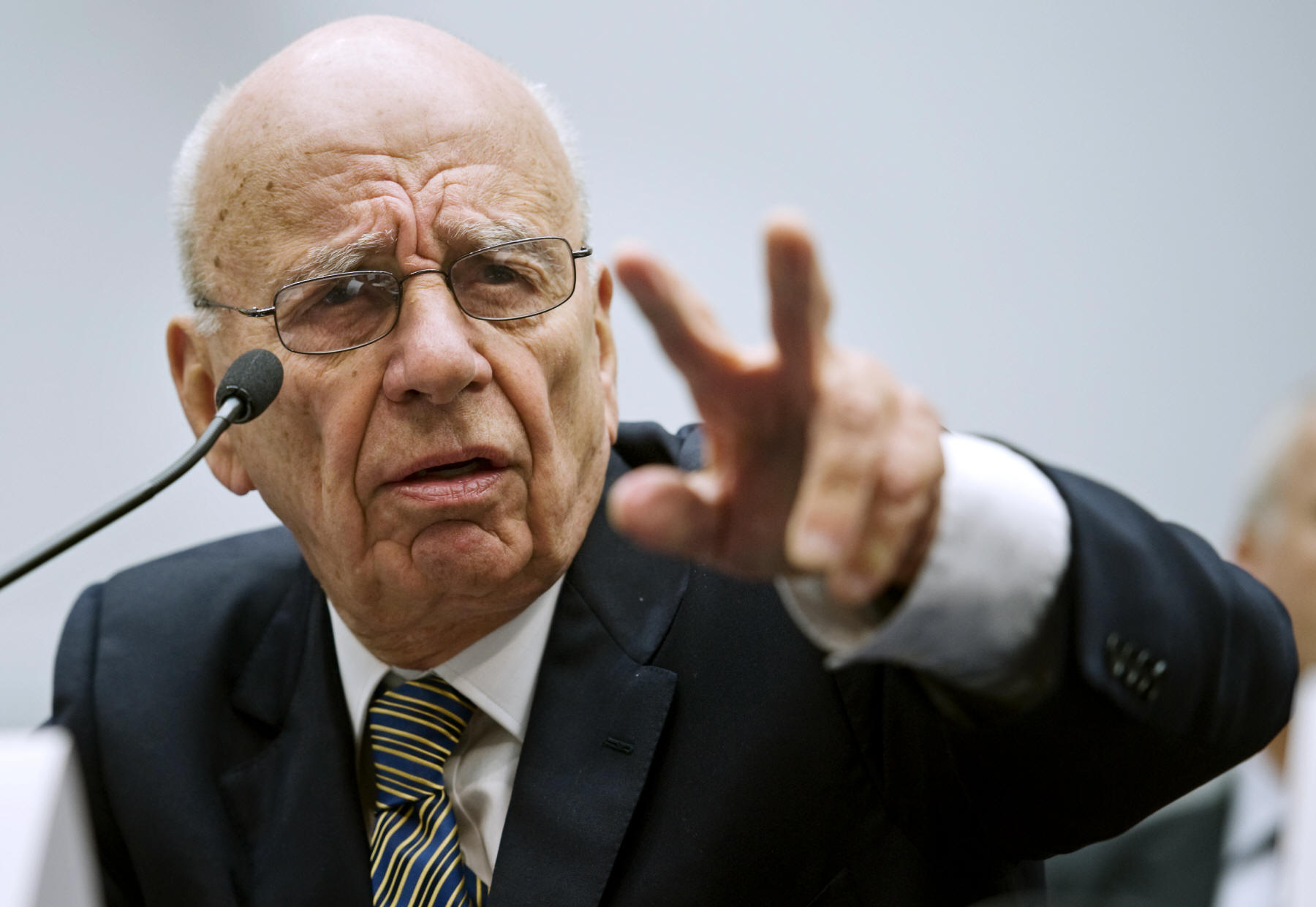 «Σπάει» σε δύο κομμάτια η αυτοκρατορία του Ρούπερτ Μέρντοκ