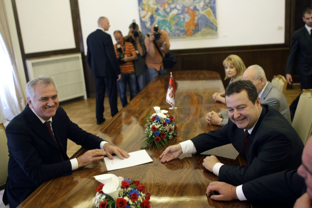 Σερβία: Σε πρώην σύμμαχο Μιλόσεβιτς η εντολή σχηματισμού κυβέρνησης