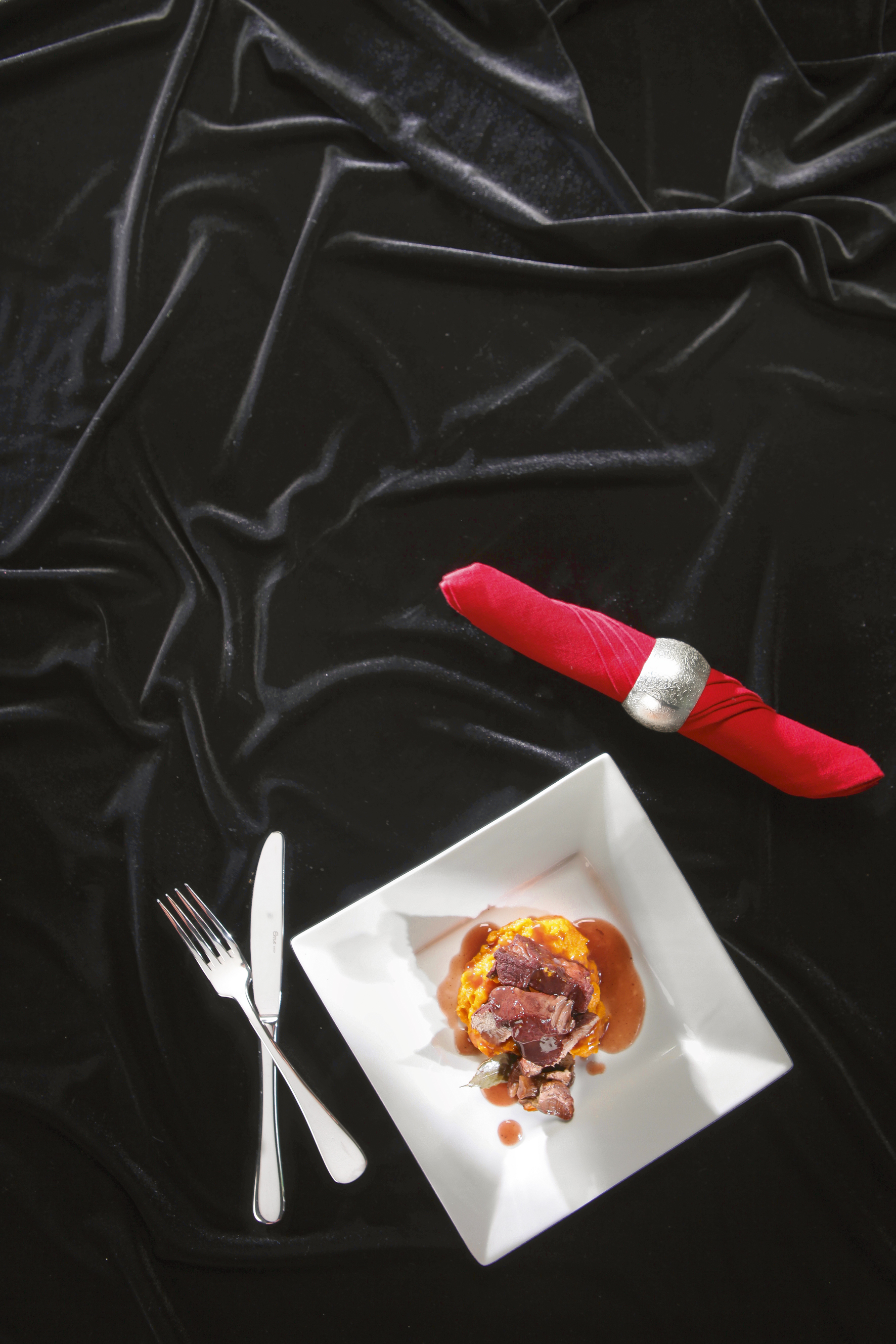 Αγριογούρουνο µε πουρέ γλυκοπατάτας