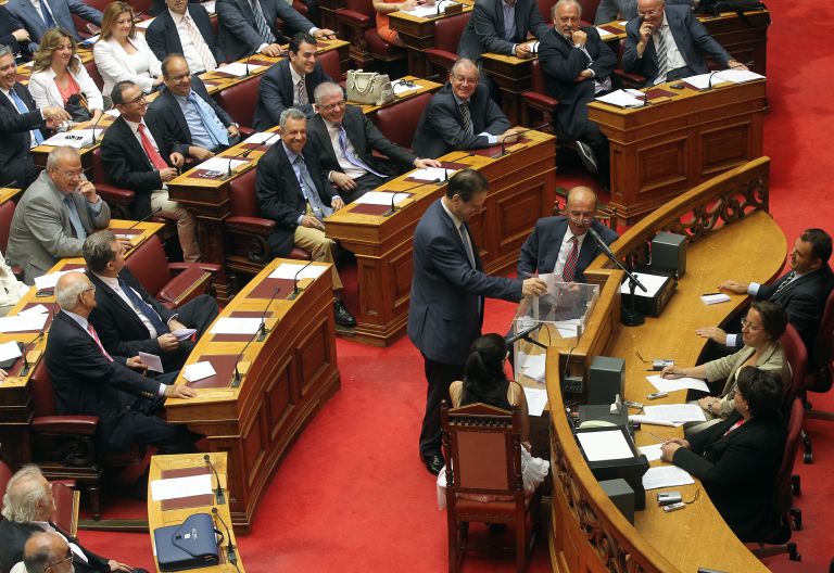 Εκλογικό επίδομα 1.000 ευρώ στους υπαλλήλους της Βουλής | tovima.gr