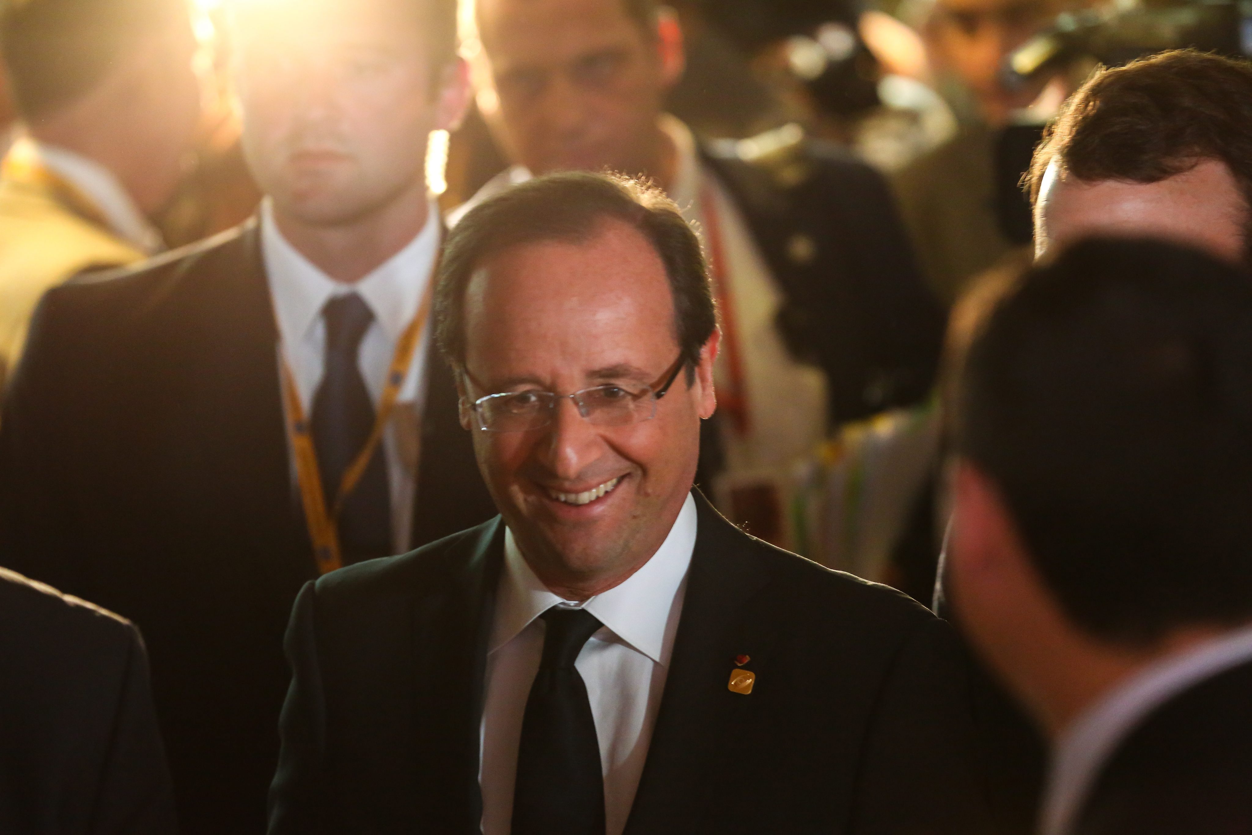 Ολάντ: Ανοιχτό το χρονοδιάγραμμα για την έκδοση ευρωομολόγων