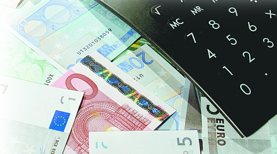 Μειώνεται διαρκώς το εισόδημα και η αγοραστική δύναμη των ελλήνων