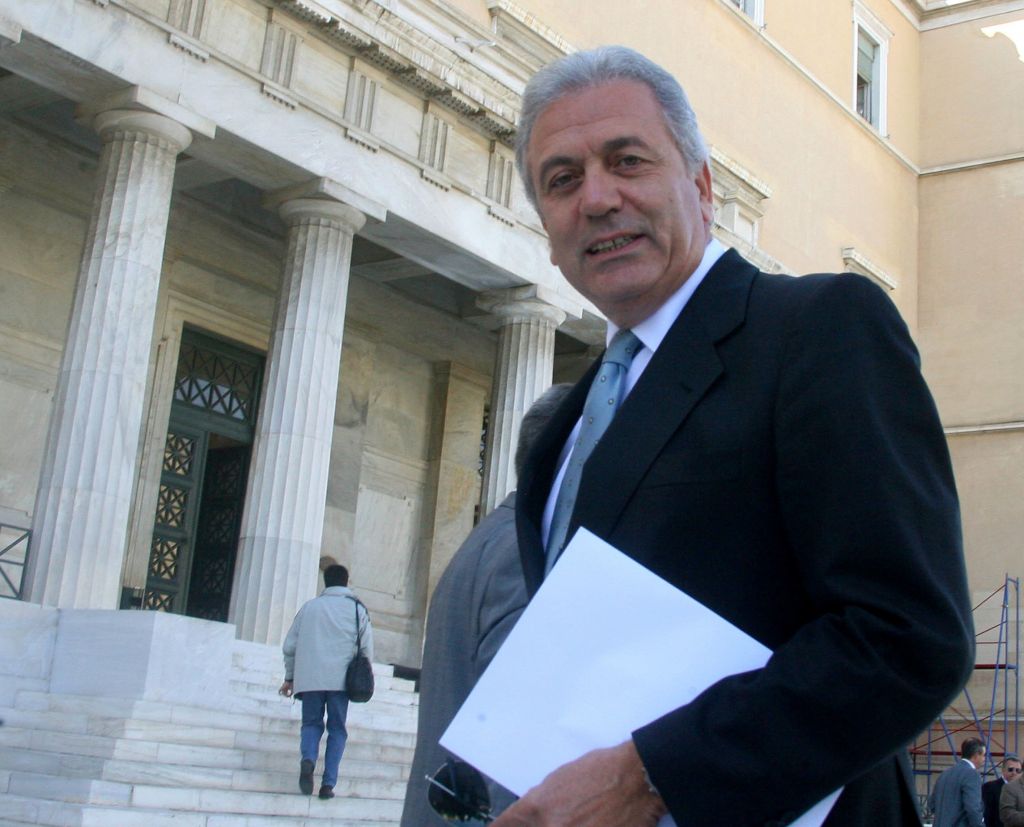 Τα δύο πρόσωπα του Δημήτρη Αβραμόπουλου