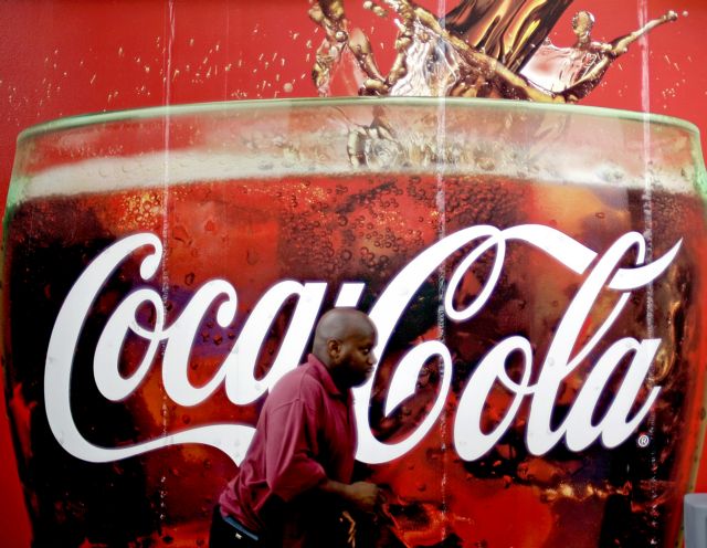 Η Coca-Cola καταργεί έως και 1.800 θέσεις εργασίας σε όλο τον κόσμο