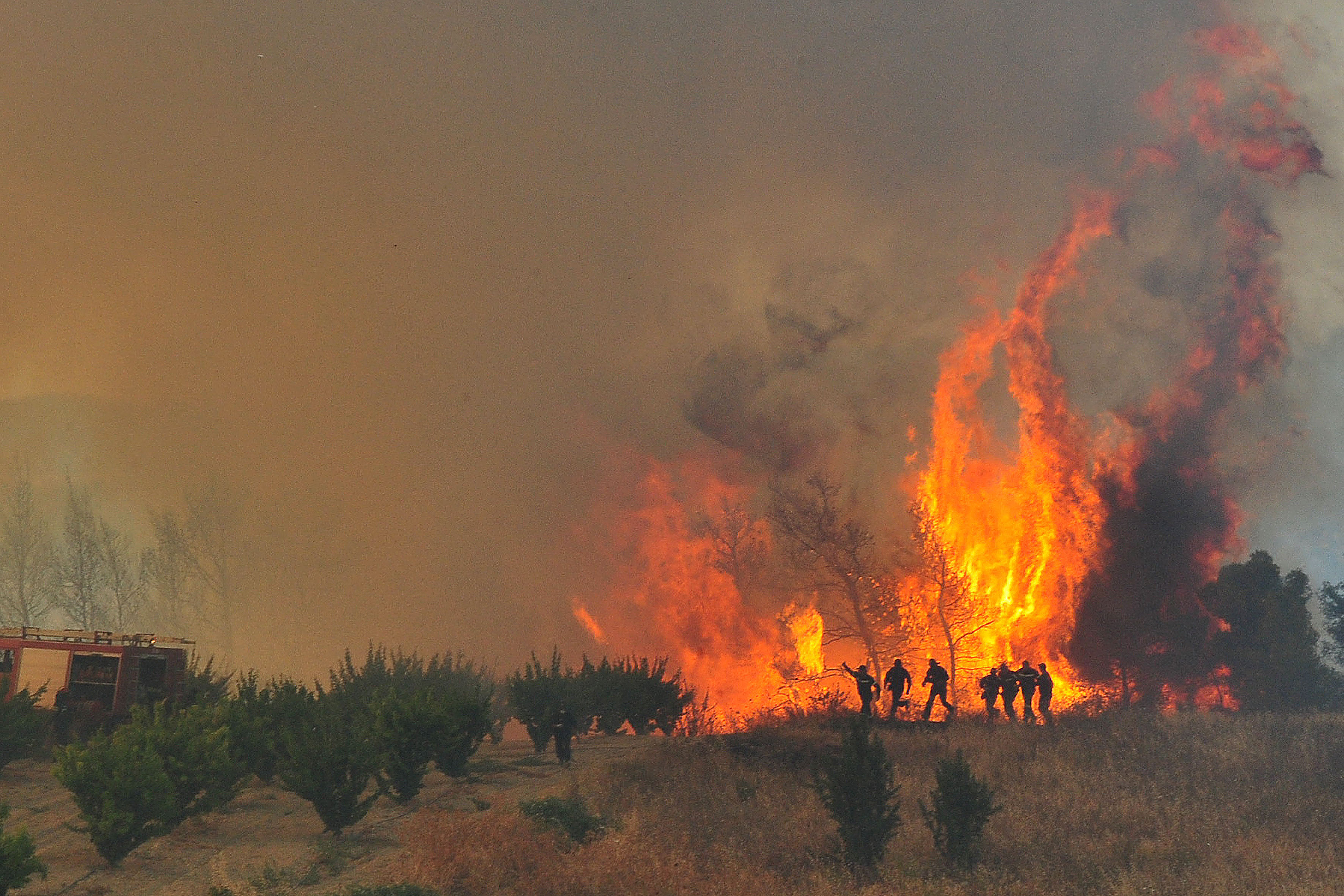 Μεγάλη πυρκαγιά στην Αχαΐα – Ξέσπασε φωτιά στην Κίσσαμο