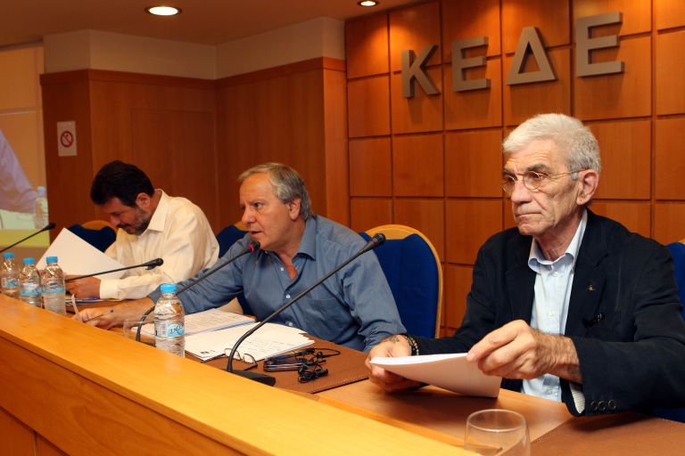 ΚΕΔΕ: «Θα καταρρεύσουμε χωρίς το τέλος στον λογαριασμό της ΔΕΗ» | tovima.gr