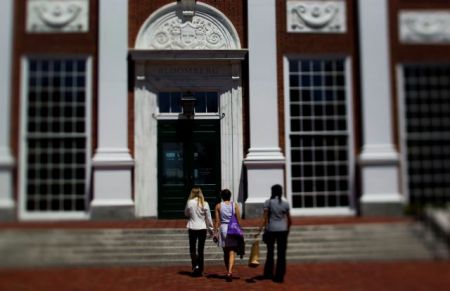 ΗΠΑ: Ασιάτες φοιτητές καταγγέλλουν το Χάρβαρντ για ρατσισμό