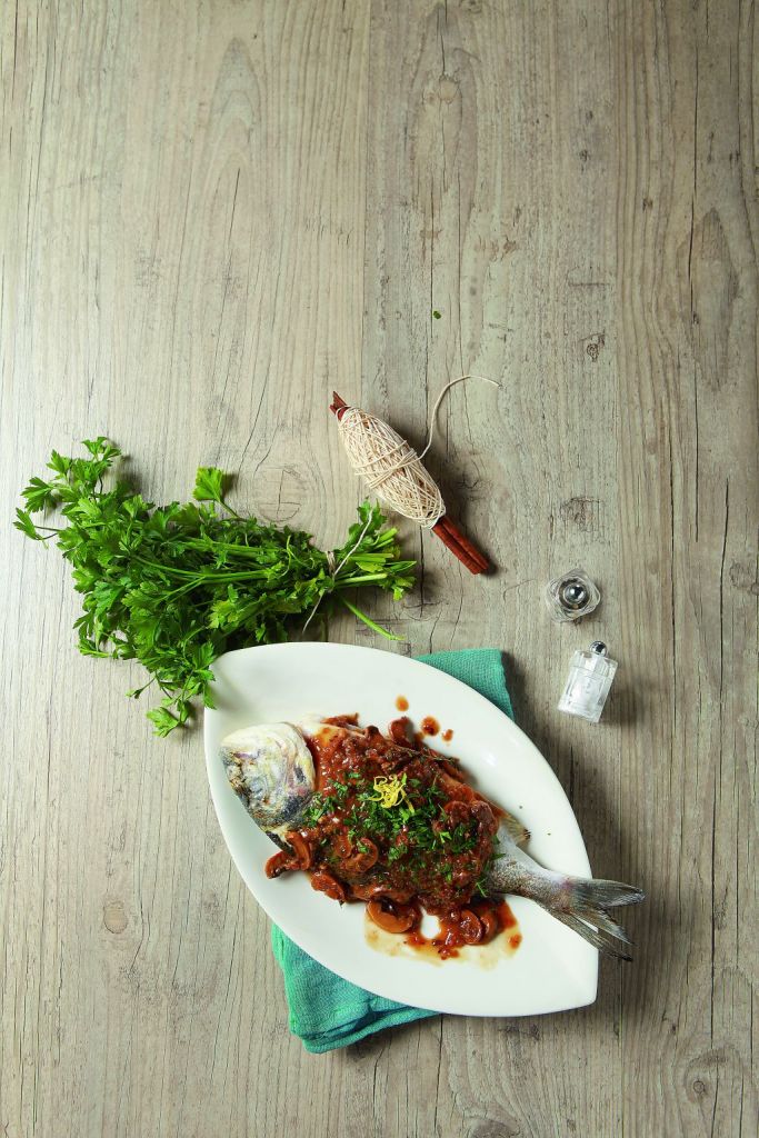 Τηγανητή τσιπούρα με μανιτάρια