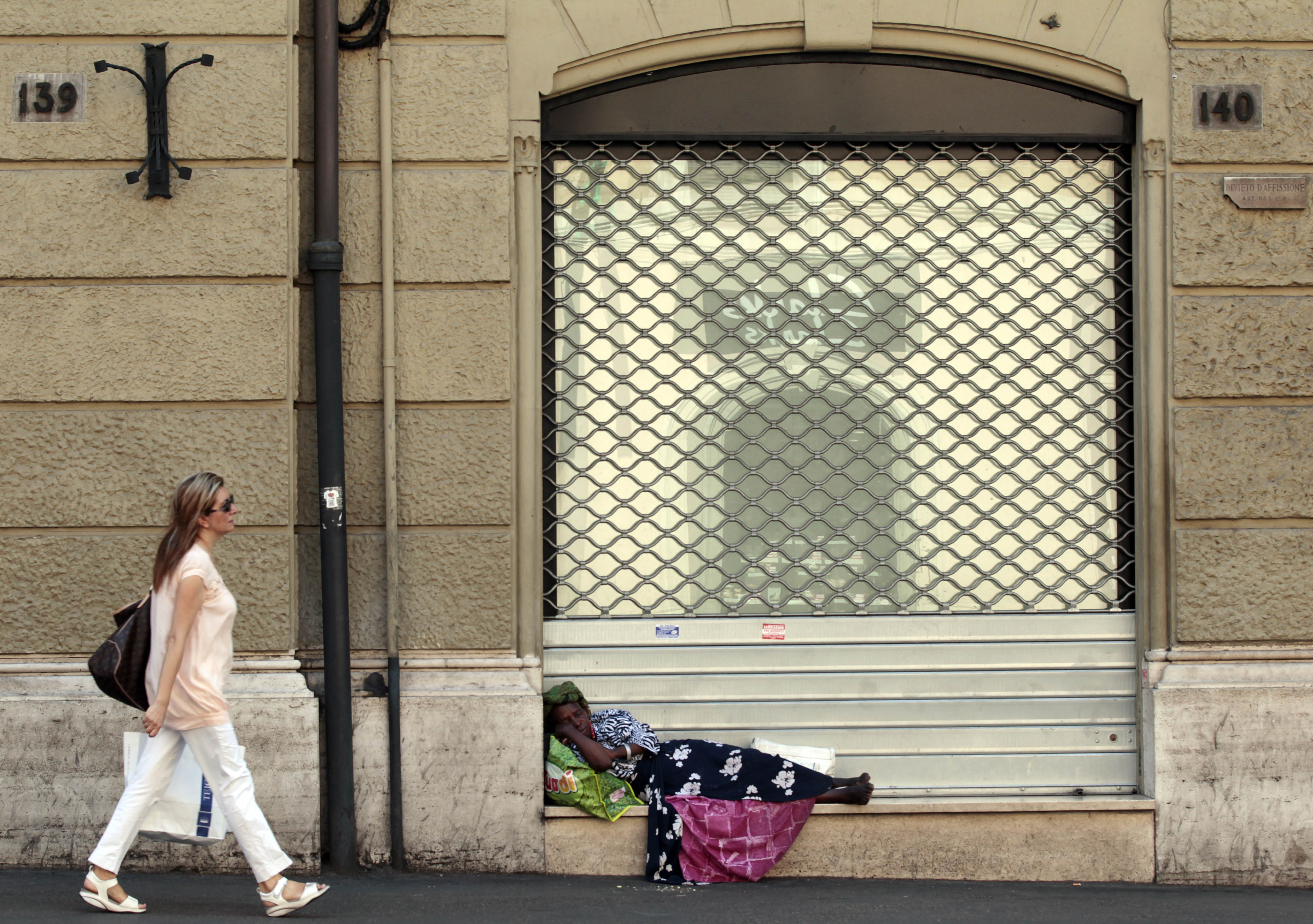 Ιταλία: Ρολά για 150.000 καταστήματα προβλέπει η Corriere della Sera