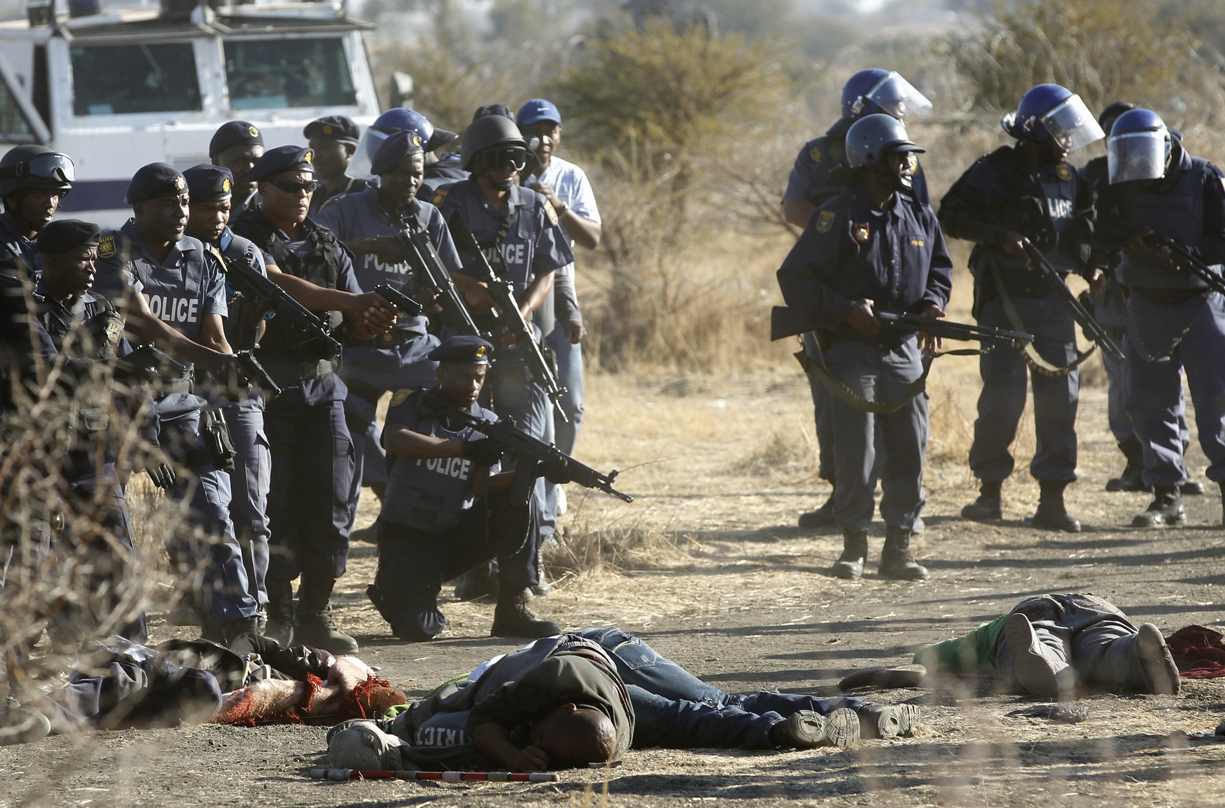 Ν. Αφρική: 34 νεκροί σε συγκρούσεις αστυνομικών και απεργών