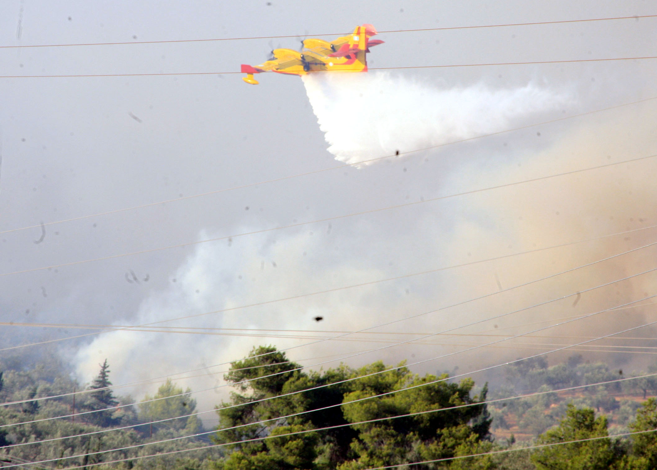 Ζάκυνθος: Πολλά τα μέτωπα της φωτιάς – μάχη δίνουν οι πυροσβέστες