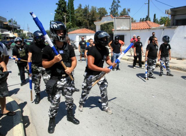 Golden Dawn members attack children in social center
