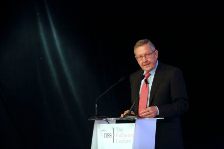 Ρέγκλινγκ: «Δεν χρειάζεται νέο “κούρεμα” το ελληνικό χρέος»