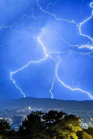 Σοβαρός τραυματισμός ποδοσφαιριστή από κεραυνό στην Καρδίτσα