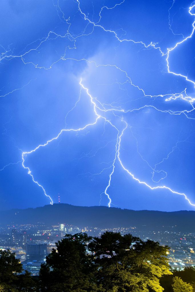 Σοβαρός τραυματισμός ποδοσφαιριστή από κεραυνό στην Καρδίτσα