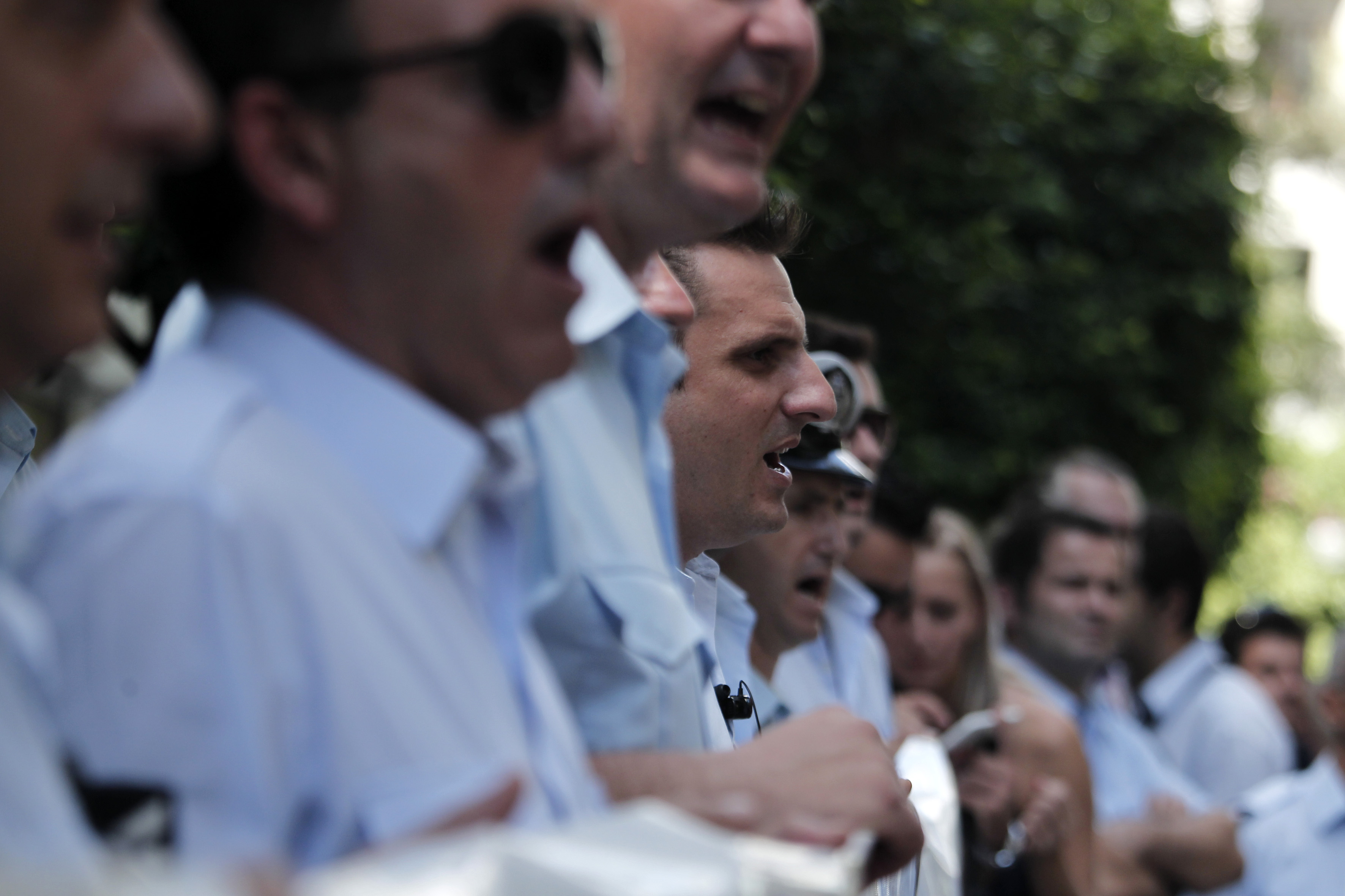 Αλλάζουν τα ταμεία των ενστόλων για να σωθεί το εφάπαξ