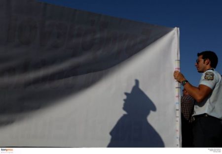 Συγκέντρωση διαμαρτυρίας ενστόλων στο υπουργείο Άμυνας