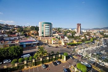 PwC: Αυξημένοι κίνδυνοι αλλά και ευκαιρίες για τις μη εισηγμένες εταιρίες