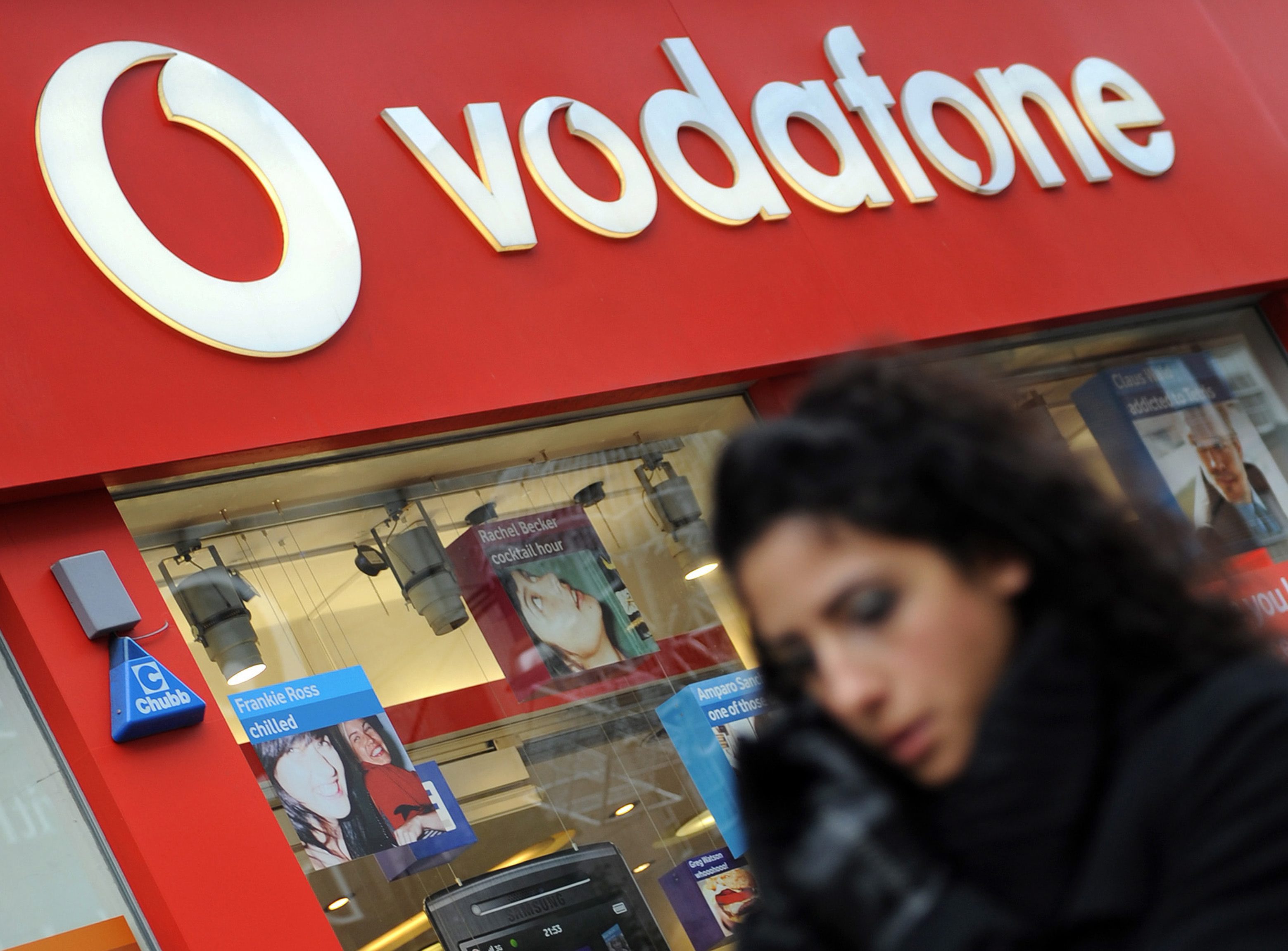 Η Vodafone πατάει γκάζι με τη hol
