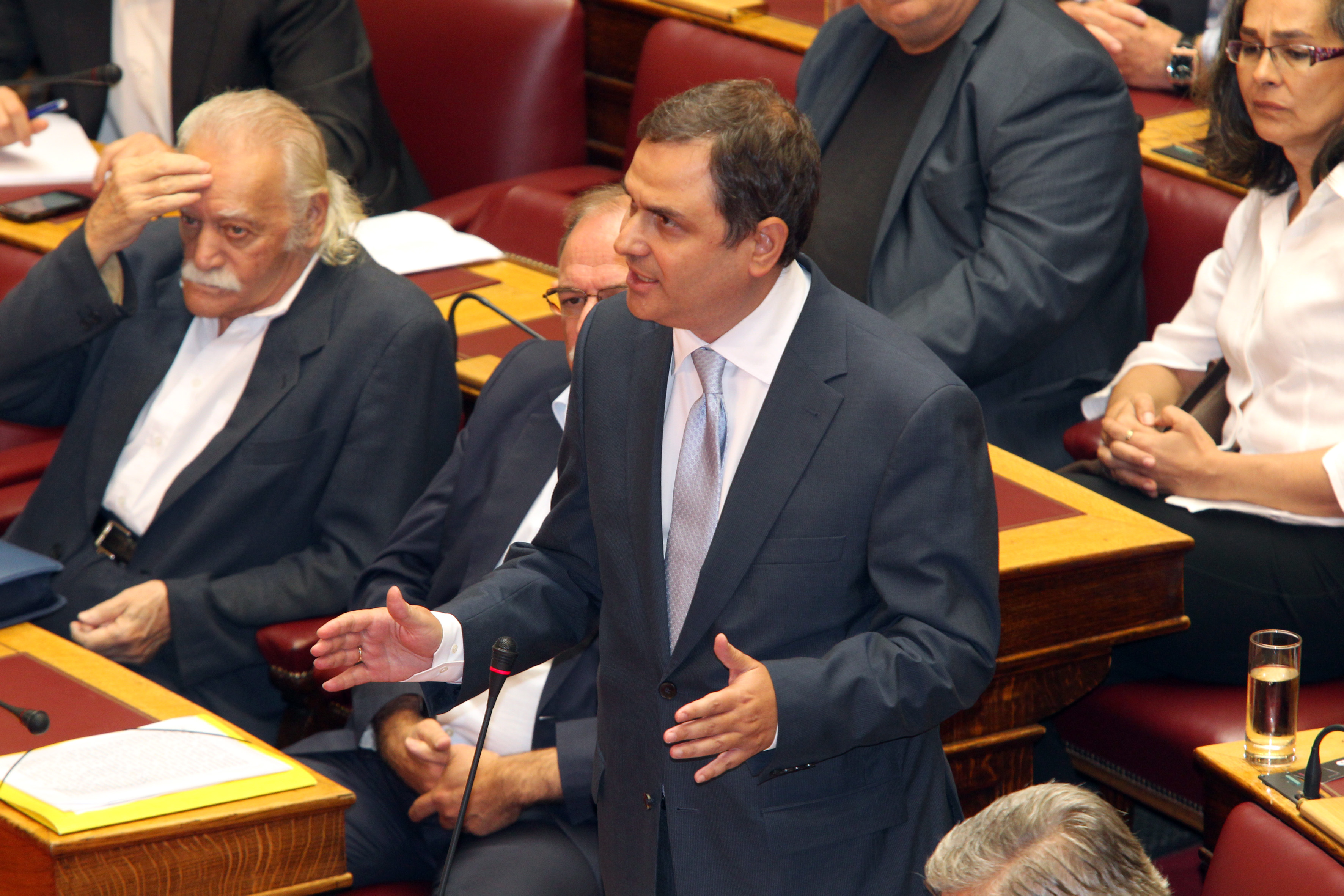 Πυρά ΠαΣοΚ κατά ΝΔ για την επιλογή Παπαθανασίου στα ΕΛΠΕ