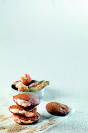 Πιτάκια χαρουπάλευρου με μους ταραμά