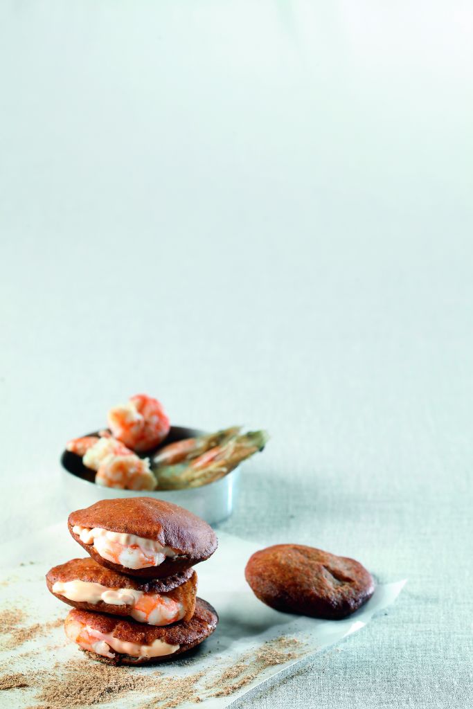 Πιτάκια χαρουπάλευρου με μους ταραμά