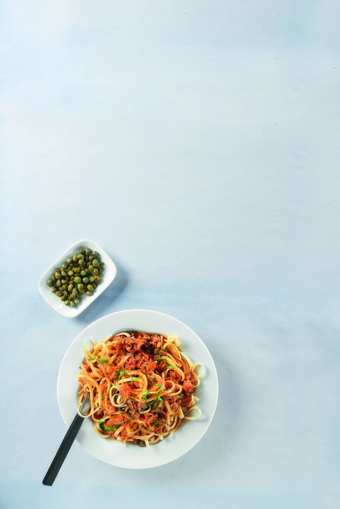 Ζυμαρικά με σάλτσα τόνου και κάππαρη