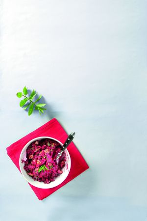 Παντζαροσαλάτα με καρύδια, γιαούρτι και σκόρδο